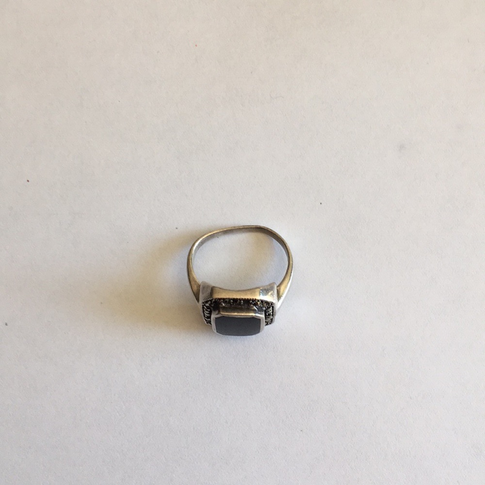 Rectangular black stone ring - Picture 2 of 4